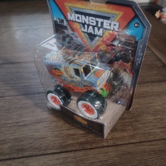 Monster Jam Wasabi Warrior Scale 1:64 Series 31 By Spin Master True Metal - Picture 8 of 10